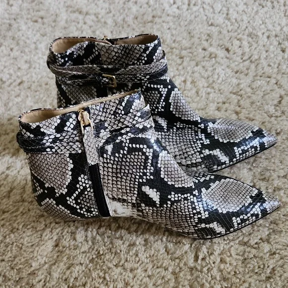 NWOT Talbots Iona Kitten Heel Bootie Size 6M - New - Picture 4 of 7